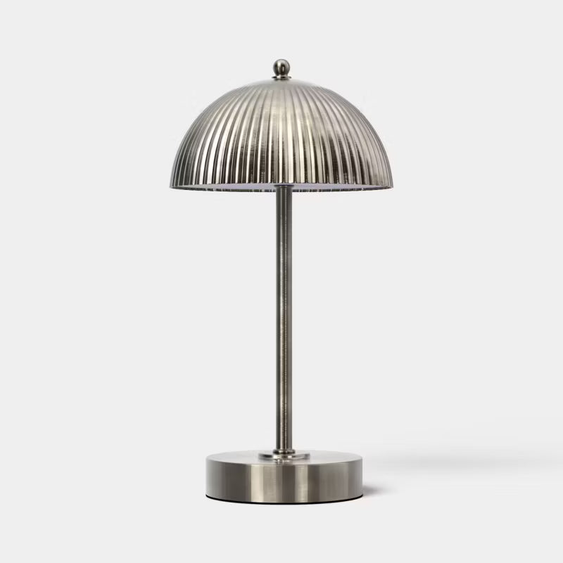 Metalowa lampka stołowa w kształcie grzyba