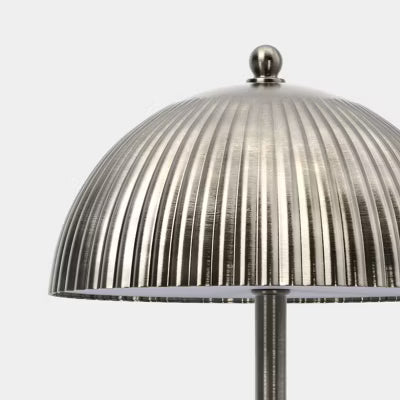 Metalowa lampka stołowa w kształcie grzyba