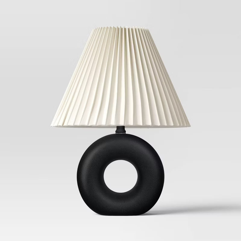 Lampka stołowa z pierścieniową podstawą ceramiczną